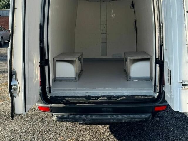 Белый Мерседес Sprinter, объемом двигателя 2.99 л и пробегом 570 тыс. км за 18500 $, фото 6 на Automoto.ua