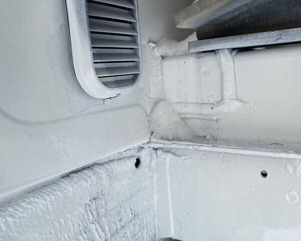 Белый Мерседес Sprinter, объемом двигателя 0 л и пробегом 270 тыс. км за 25400 $, фото 10 на Automoto.ua