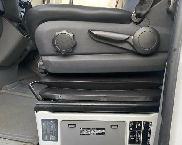 Белый Мерседес Sprinter, объемом двигателя 0 л и пробегом 270 тыс. км за 25400 $, фото 22 на Automoto.ua