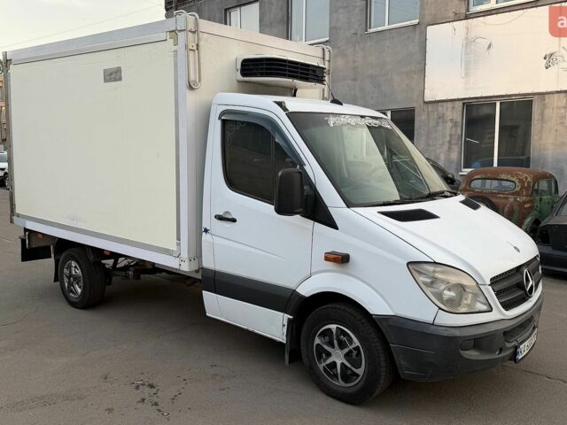 Белый Мерседес Sprinter, объемом двигателя 2.15 л и пробегом 800 тыс. км за 8400 $, фото 2 на Automoto.ua