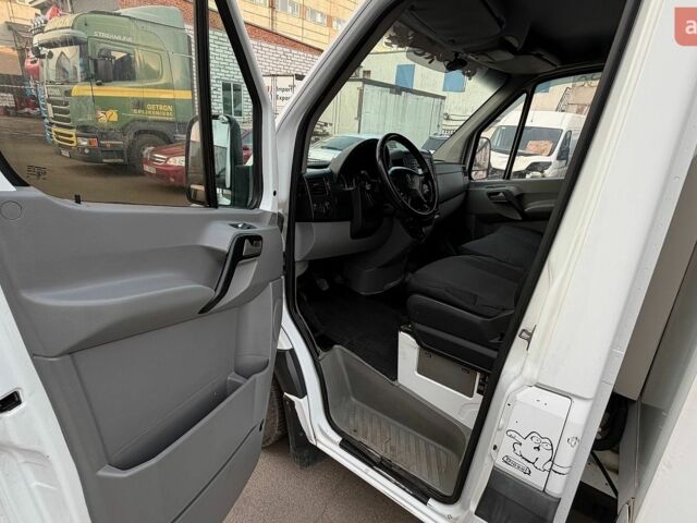 Белый Мерседес Sprinter, объемом двигателя 2.15 л и пробегом 800 тыс. км за 8400 $, фото 9 на Automoto.ua