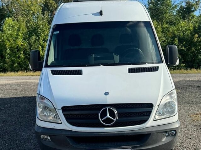 Белый Мерседес Sprinter, объемом двигателя 2.99 л и пробегом 570 тыс. км за 18500 $, фото 4 на Automoto.ua