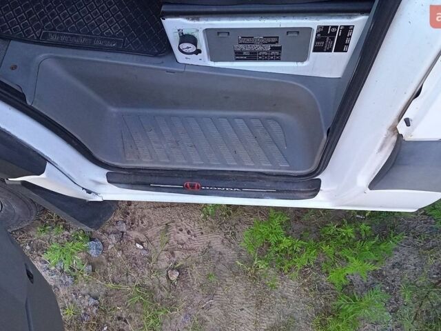 Белый Мерседес Sprinter, объемом двигателя 2 л и пробегом 680 тыс. км за 14200 $, фото 14 на Automoto.ua