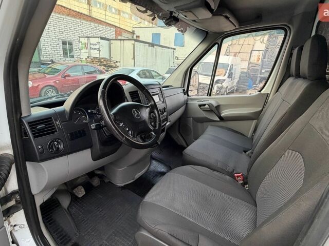 Белый Мерседес Sprinter, объемом двигателя 2.15 л и пробегом 800 тыс. км за 8400 $, фото 8 на Automoto.ua