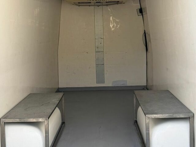 Белый Мерседес Sprinter, объемом двигателя 2.99 л и пробегом 570 тыс. км за 18500 $, фото 7 на Automoto.ua