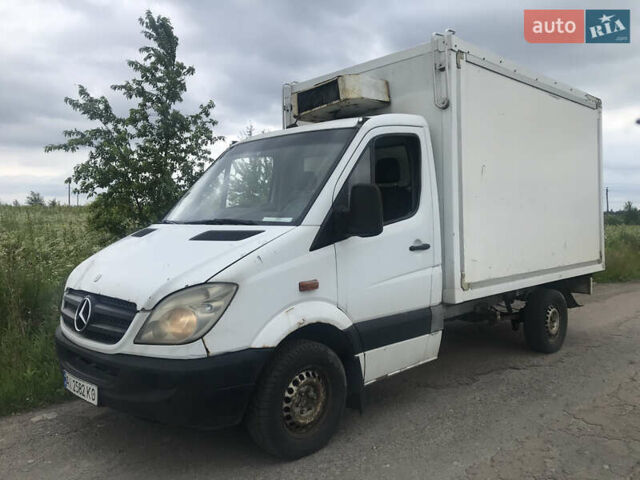 Белый Мерседес Sprinter, объемом двигателя 2.14 л и пробегом 650 тыс. км за 8000 $, фото 3 на Automoto.ua