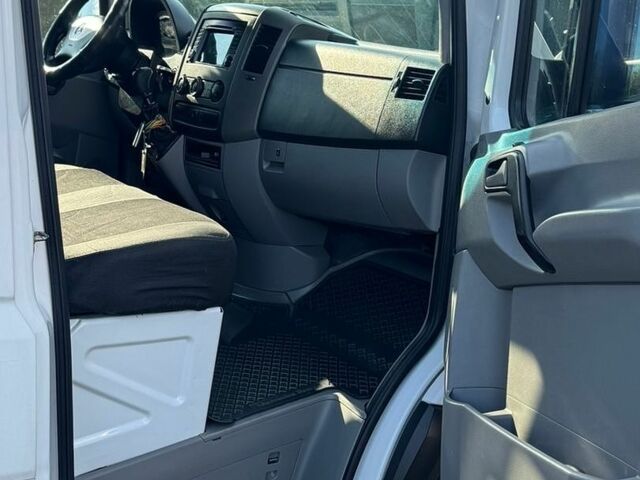 Белый Мерседес Sprinter, объемом двигателя 2.99 л и пробегом 570 тыс. км за 18500 $, фото 9 на Automoto.ua