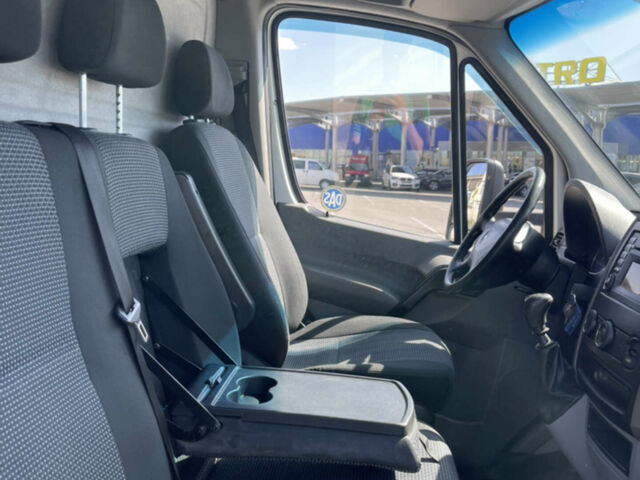Белый Мерседес Sprinter, объемом двигателя 2.99 л и пробегом 380 тыс. км за 20000 $, фото 4 на Automoto.ua