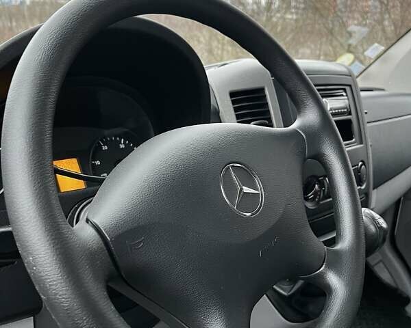 Белый Мерседес Sprinter, объемом двигателя 0 л и пробегом 305 тыс. км за 18900 $, фото 21 на Automoto.ua