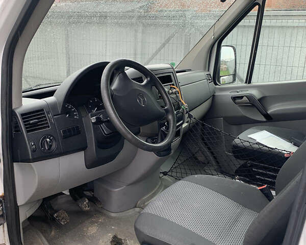 Белый Мерседес Sprinter, объемом двигателя 2.2 л и пробегом 268 тыс. км за 17800 $, фото 13 на Automoto.ua