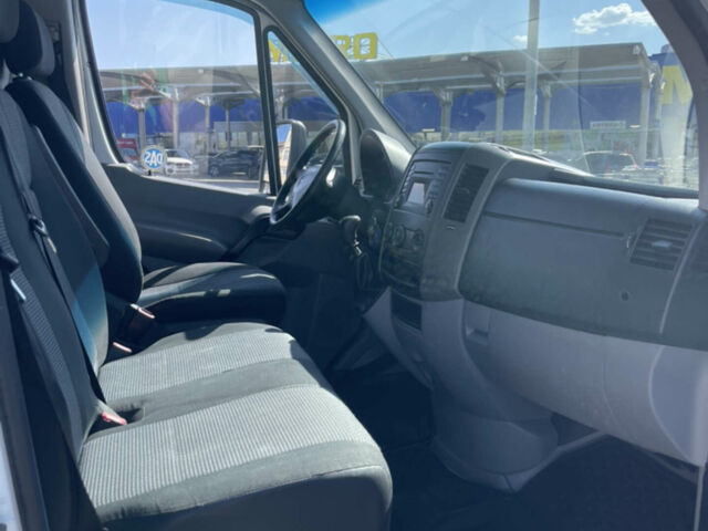 Белый Мерседес Sprinter, объемом двигателя 2.99 л и пробегом 380 тыс. км за 20000 $, фото 3 на Automoto.ua