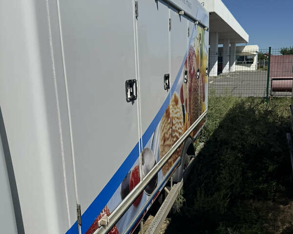 Белый Мерседес Sprinter, объемом двигателя 2.1 л и пробегом 253 тыс. км за 16900 $, фото 3 на Automoto.ua