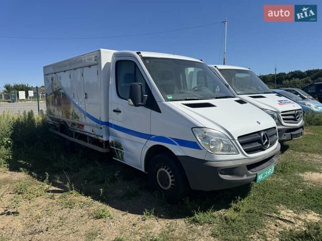 Белый Мерседес Sprinter, объемом двигателя 2.1 л и пробегом 253 тыс. км за 16900 $, фото 1 на Automoto.ua