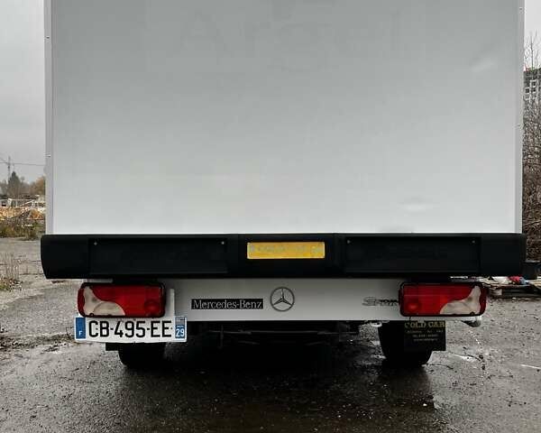 Белый Мерседес Sprinter, объемом двигателя 0 л и пробегом 305 тыс. км за 18900 $, фото 3 на Automoto.ua
