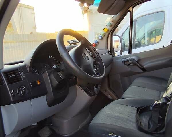Белый Мерседес Sprinter, объемом двигателя 2.99 л и пробегом 998 тыс. км за 12000 $, фото 2 на Automoto.ua