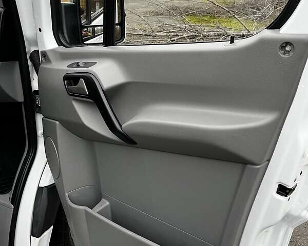 Белый Мерседес Sprinter, объемом двигателя 0 л и пробегом 305 тыс. км за 18900 $, фото 28 на Automoto.ua