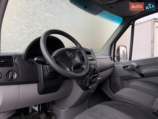Белый Мерседес Sprinter, объемом двигателя 2.2 л и пробегом 293 тыс. км за 16500 $, фото 29 на Automoto.ua