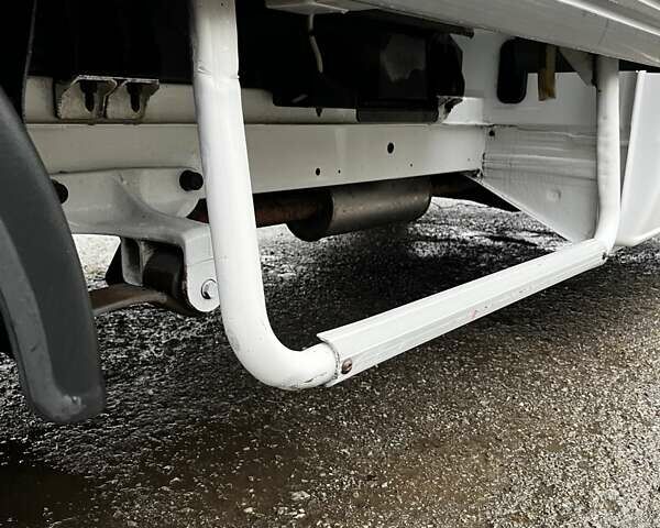 Белый Мерседес Sprinter, объемом двигателя 0 л и пробегом 305 тыс. км за 18900 $, фото 9 на Automoto.ua