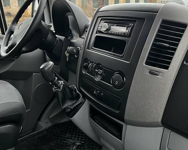 Белый Мерседес Sprinter, объемом двигателя 0 л и пробегом 305 тыс. км за 18900 $, фото 27 на Automoto.ua