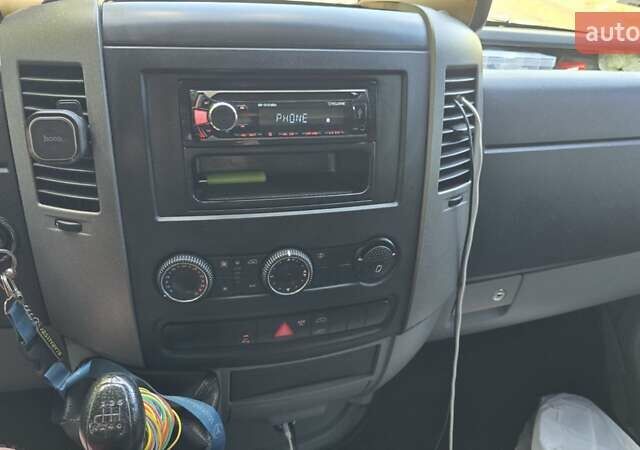 Белый Мерседес Sprinter, объемом двигателя 2.7 л и пробегом 640 тыс. км за 15500 $, фото 13 на Automoto.ua