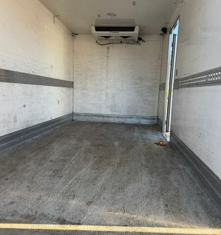 Белый Мерседес Sprinter, объемом двигателя 2.14 л и пробегом 940 тыс. км за 17500 $, фото 4 на Automoto.ua