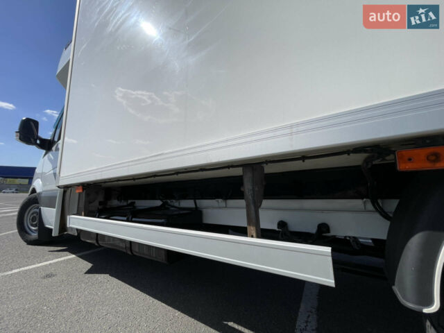Белый Мерседес Sprinter, объемом двигателя 2.99 л и пробегом 380 тыс. км за 20000 $, фото 13 на Automoto.ua