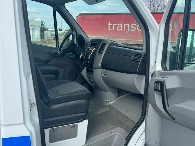 Белый Мерседес Sprinter, объемом двигателя 2.1 л и пробегом 217 тыс. км за 18500 $, фото 10 на Automoto.ua