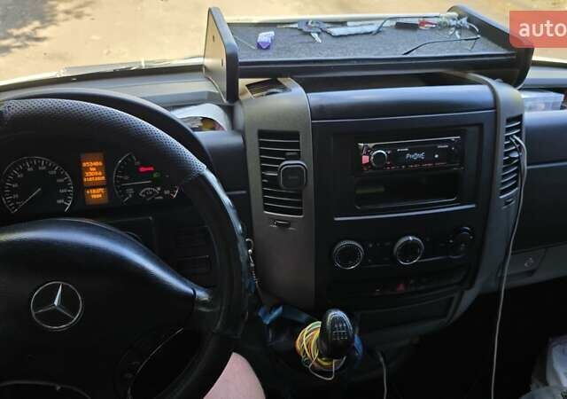 Белый Мерседес Sprinter, объемом двигателя 2.7 л и пробегом 640 тыс. км за 15500 $, фото 14 на Automoto.ua