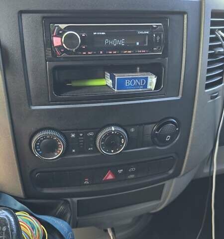 Белый Мерседес Sprinter, объемом двигателя 2.7 л и пробегом 640 тыс. км за 15500 $, фото 4 на Automoto.ua