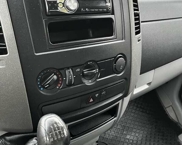 Белый Мерседес Sprinter, объемом двигателя 0 л и пробегом 305 тыс. км за 18900 $, фото 29 на Automoto.ua