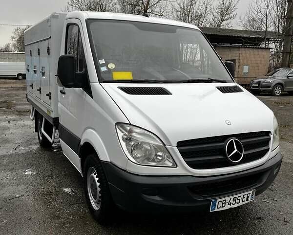 Белый Мерседес Sprinter, объемом двигателя 0 л и пробегом 305 тыс. км за 18900 $, фото 4 на Automoto.ua
