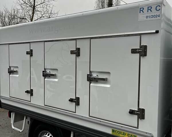 Белый Мерседес Sprinter, объемом двигателя 0 л и пробегом 305 тыс. км за 18900 $, фото 13 на Automoto.ua