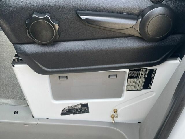 Білий Мерседес Sprinter, об'ємом двигуна 2.99 л та пробігом 1000 тис. км за 20900 $, фото 11 на Automoto.ua