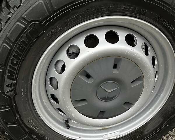 Белый Мерседес Sprinter, объемом двигателя 0 л и пробегом 305 тыс. км за 18900 $, фото 12 на Automoto.ua