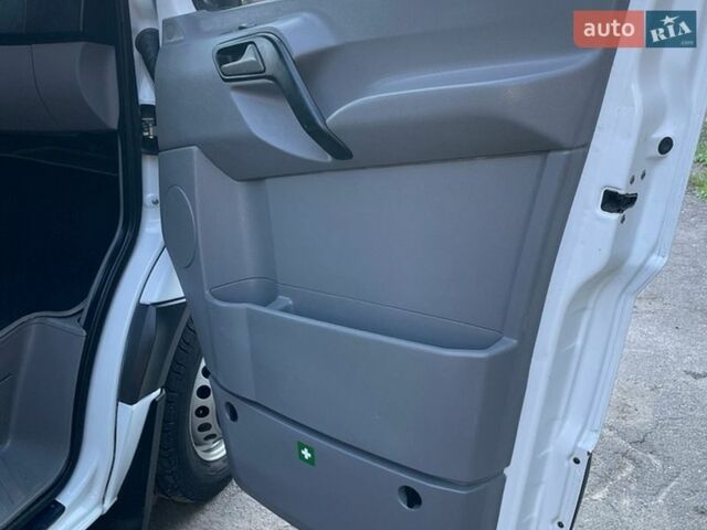 Белый Мерседес Sprinter, объемом двигателя 2.99 л и пробегом 430 тыс. км за 23900 $, фото 18 на Automoto.ua