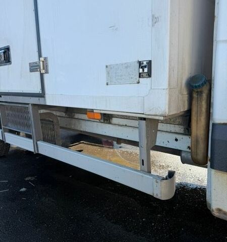 Белый Мерседес Sprinter, объемом двигателя 2.14 л и пробегом 940 тыс. км за 17500 $, фото 6 на Automoto.ua