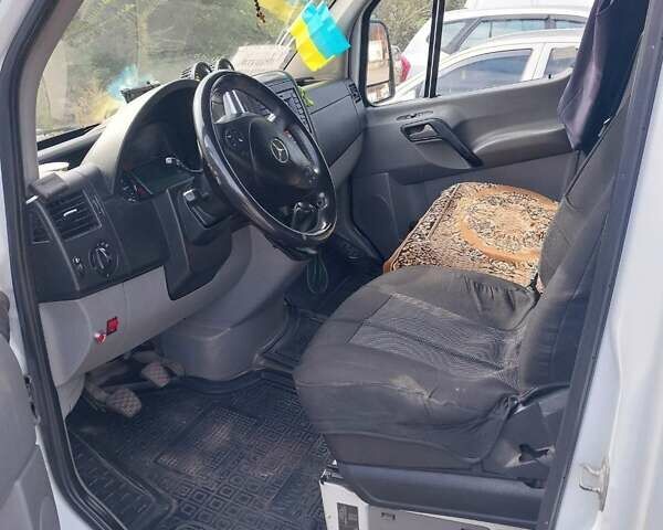 Белый Мерседес Sprinter, объемом двигателя 2.69 л и пробегом 420 тыс. км за 14500 $, фото 7 на Automoto.ua