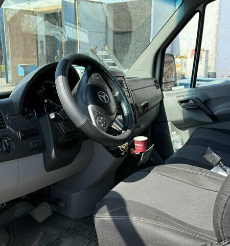 Белый Мерседес Sprinter, объемом двигателя 2.1 л и пробегом 405 тыс. км за 8500 $, фото 5 на Automoto.ua