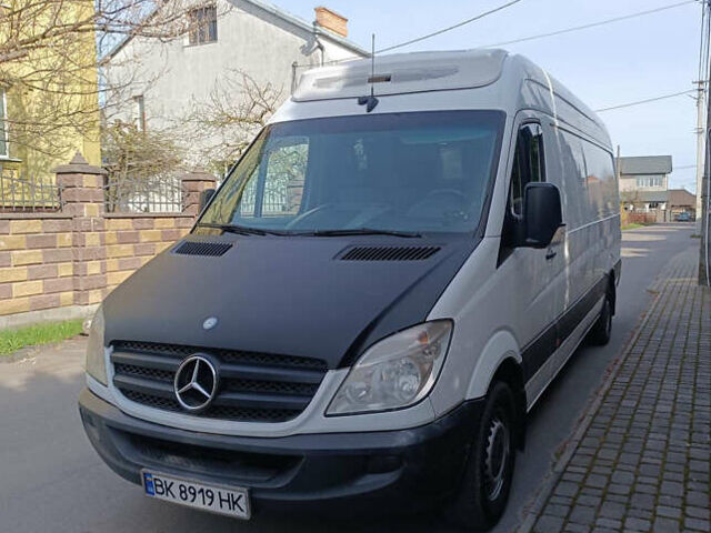 Белый Мерседес Sprinter, объемом двигателя 2.7 л и пробегом 693 тыс. км за 15900 $, фото 4 на Automoto.ua