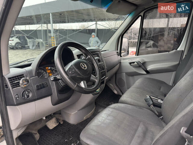 Белый Мерседес Sprinter, объемом двигателя 2.69 л и пробегом 400 тыс. км за 16500 $, фото 5 на Automoto.ua