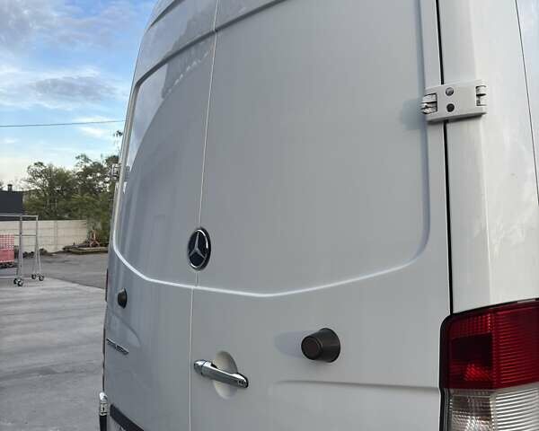 Белый Мерседес Sprinter, объемом двигателя 2.14 л и пробегом 356 тыс. км за 22000 $, фото 23 на Automoto.ua