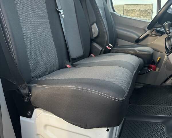 Белый Мерседес Sprinter, объемом двигателя 2.14 л и пробегом 356 тыс. км за 22000 $, фото 12 на Automoto.ua