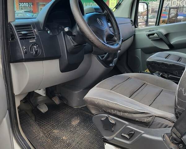 Белый Мерседес Sprinter, объемом двигателя 2.2 л и пробегом 478 тыс. км за 10800 $, фото 7 на Automoto.ua