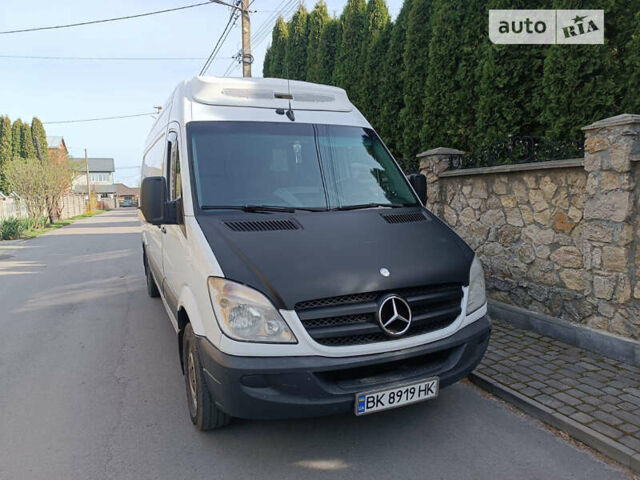 Белый Мерседес Sprinter, объемом двигателя 2.7 л и пробегом 693 тыс. км за 15900 $, фото 5 на Automoto.ua