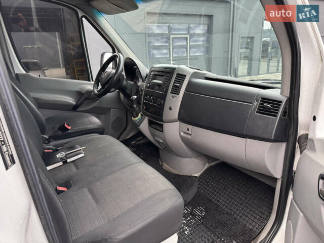 Белый Мерседес Sprinter, объемом двигателя 2.69 л и пробегом 400 тыс. км за 16500 $, фото 6 на Automoto.ua