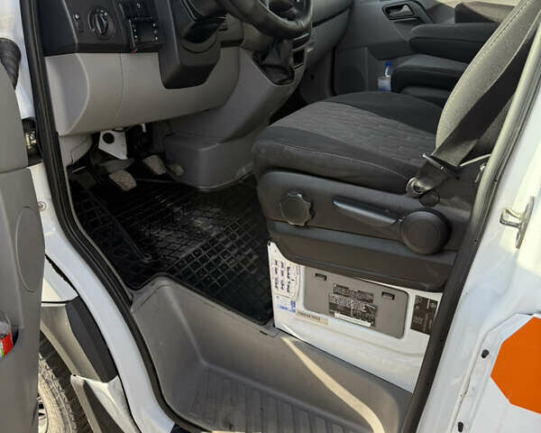 Белый Мерседес Sprinter, объемом двигателя 2.14 л и пробегом 359 тыс. км за 18700 $, фото 9 на Automoto.ua