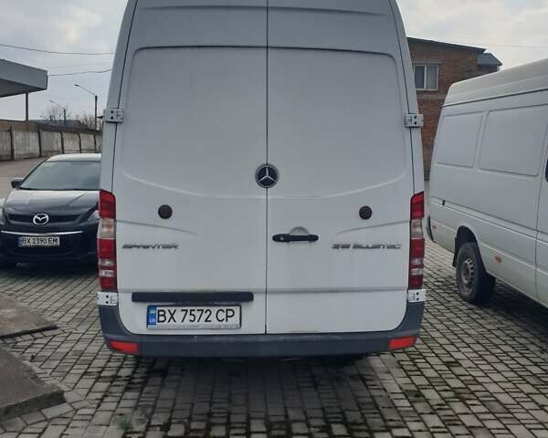 Белый Мерседес Sprinter, объемом двигателя 3 л и пробегом 228 тыс. км за 26900 $, фото 1 на Automoto.ua