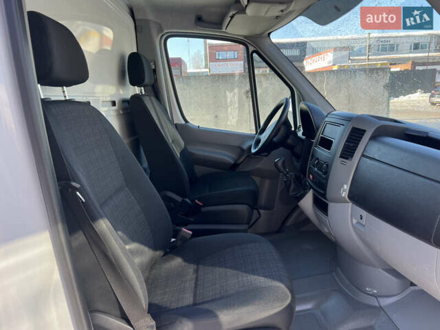 Белый Мерседес Sprinter, объемом двигателя 2.2 л и пробегом 302 тыс. км за 22300 $, фото 13 на Automoto.ua