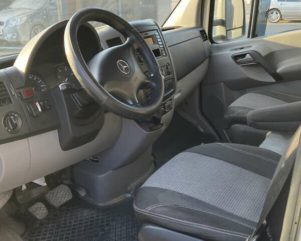 Белый Мерседес Sprinter, объемом двигателя 3.23 л и пробегом 400 тыс. км за 18900 $, фото 6 на Automoto.ua