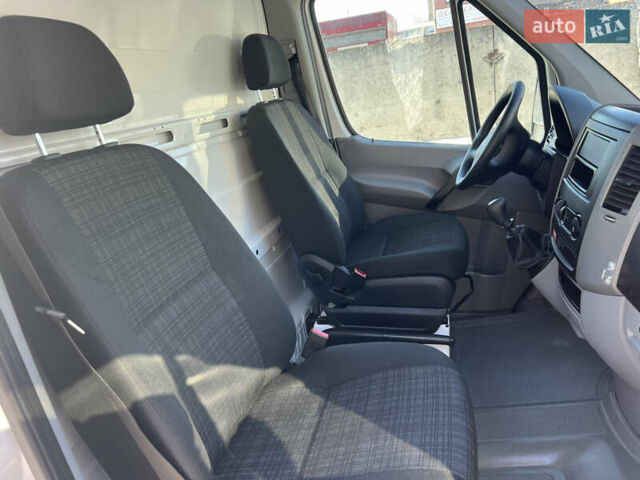 Белый Мерседес Sprinter, объемом двигателя 2.2 л и пробегом 302 тыс. км за 22300 $, фото 14 на Automoto.ua